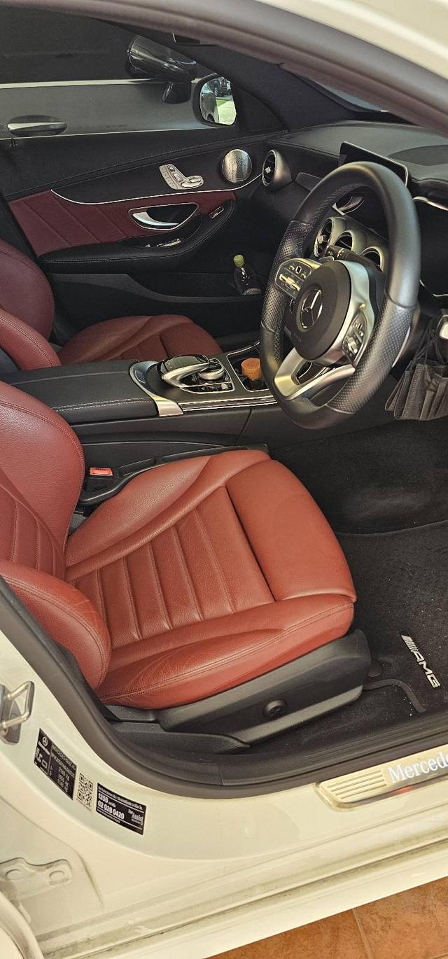 รถบ้านเจ้าของขายเอง  Benz C220d AMG ปี 2020 W205  สีขาว เบาะแดง ไมล์ 17,XXX  km.  เดิมทั้งคัน ประหยัดน้ำมันมากกก  พร้อมใช้ต่อได้เลย ขับดีมาก  ยินดีให้ รูปที่ 6