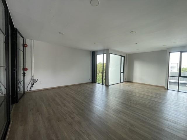 PB5900ให้เช่า โกดัง พร้อมออฟฟิศ 3 ชั้น ที่จอดรถ 6 คัน ย่านทาวน์อินทาวน์ ใกล้เลียบด่วนเอกมัย รามอินทรา 14