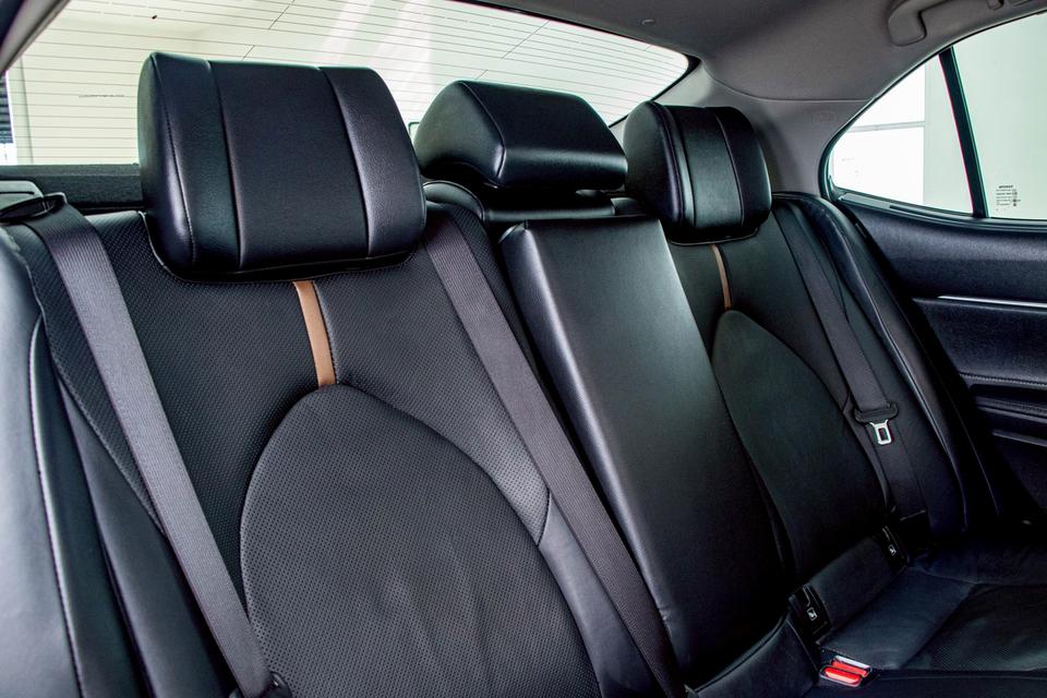 TOYOTA CAMRY 2.5 HEV PREMIUM LUXURY ปี2022 สีแดง รูปที่ 11