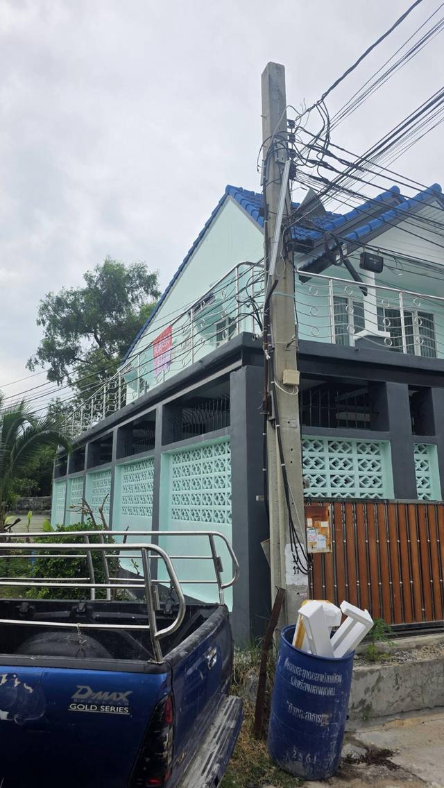 ขายหรือให้เช่าทาวน์เฮ้าส์ 2 ชั้นวิวติดทะเลบางปู 27 ตรว.หมู่บ้านนครทองบีช 2