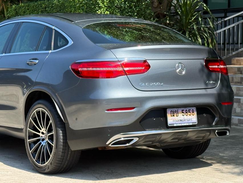 2018 BENZ GLC 250D COUPE AMG รถมือเดียวออกป้ายแดง รถวิ่งน้อย เข้าศูนย์ทุกระยะ ไม่เคยมีอุบัติเหตุครับ รูปที่ 9