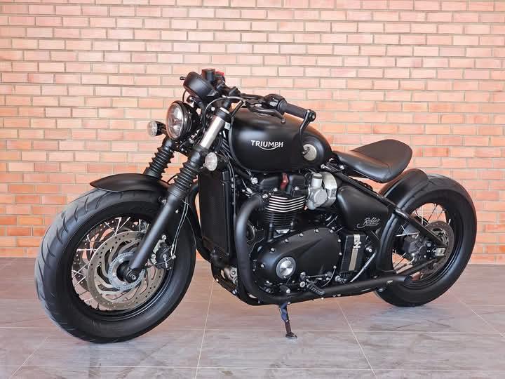 Triumph Bonneville Bobber 2019 1