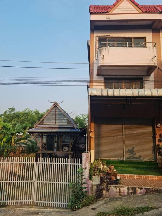 ขายและให้เช่า อาคารพาณิชย์พาณิชย์ พร้อมที่ดินเปล่า เมืองนครสวรรค์ โทร 0873154202 1