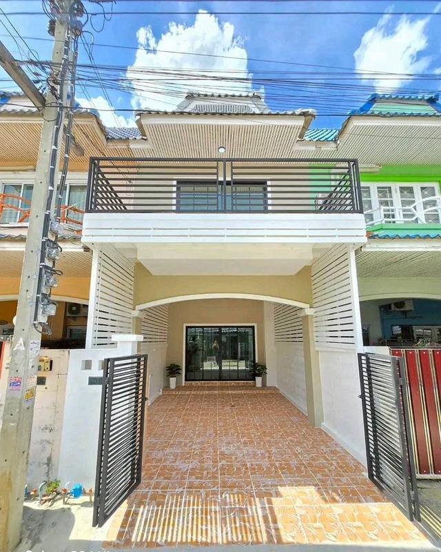ทาวน์เฮ้าส์ 2 ชั้นตกแต่งใหม่พร้อมอยู่ มีระเบียงด้านหน้าถนนวัดลาดปลาดุก 🪴ชื่อโครงการ : #หมู่บ้านมนวดีพาร์ค 2