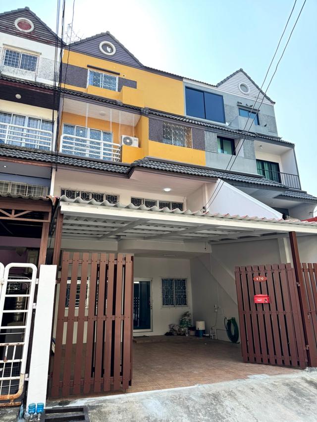 ขาย / เช่าด่วน ทาวน์เฮ้าส์ 4 ชั้น หมู่บ้าน วราธรวิลล์ พัฒนาการ 44 2