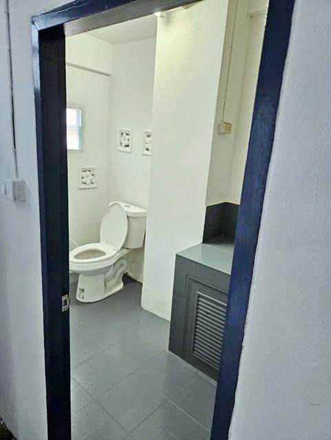 ถ.เพชรเกษม ตลาดนัดเปโตร 1.4กม.รพ.สามพราน 5.1กม.ติดถนนใหญ่ ให้เช่าตึกแถว 5ชั้น 2คูหา 43ตร.วา. 700ตร.ม. นครปฐม 3