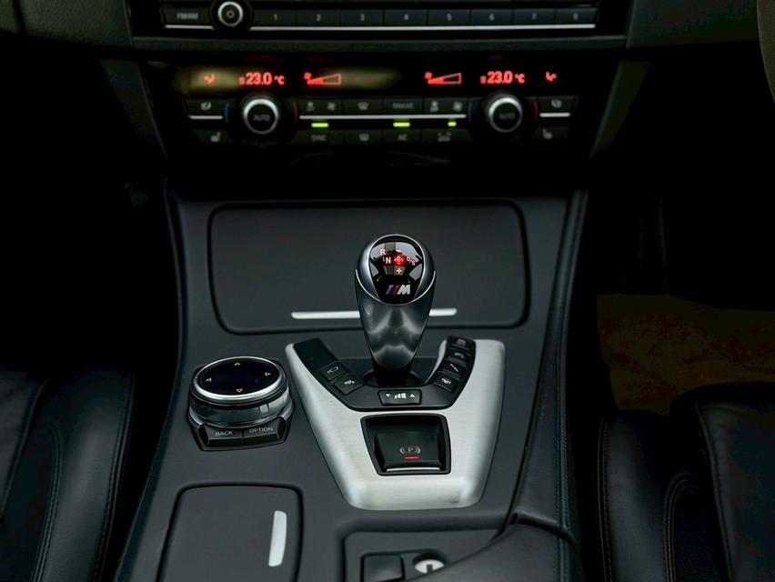 BMW M5 F10 LCI V8 💰 ราคาพิเศษเพียง 1,590,000 บาท เท่านั้น! 🔥 รูปที่ 9