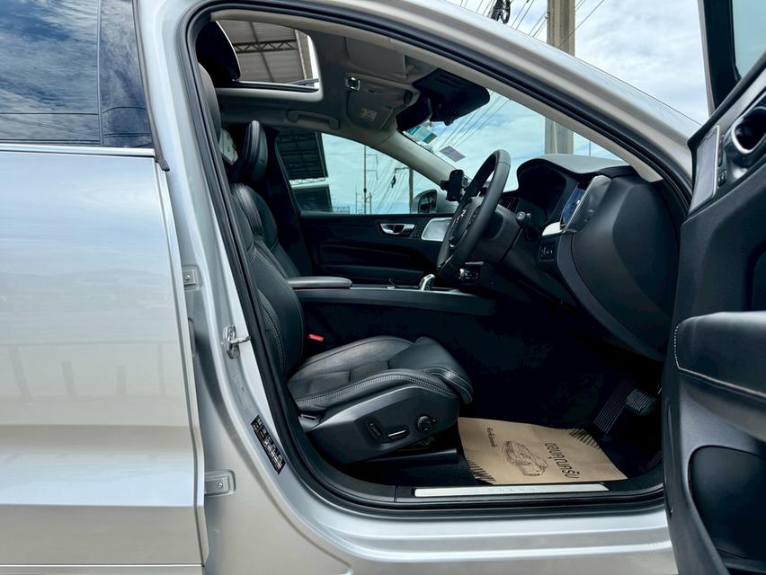 2019 VOLVO XC60 T8 Inscription Hybrid Plug in 5