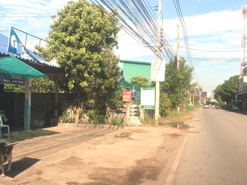 ที่ดินหนองกระทุ่ม ทำเลค้าขายใกล้ถนนสุระ 2 เนื้อที่ 231ตรว. ถมแล้ว ติดถนน 2ด้าน หน้า 16เมตร ลึก 53เมตร เหมาะทำเป็นร้านอาหาร หอพัก อพาร์ทเม้นท์ 3