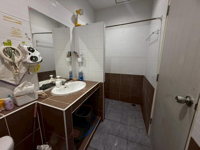 หมู่บ้านสุขสำราญ ลีฟวิ่ง (ประชาอุทิศ 90) ถนน รพช.ประชาอุทิศ  ต.คลองบ้านสวน อ.พระสมุทรเจดีย์ จ.สมุทรปราการ 19