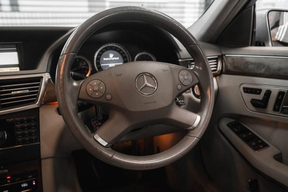 Mercedes Benz E200 1.8 CGI BlueEFFICIENCY ELEGANCE W212 | ปี : 2011 รหัส 67GG9094 17