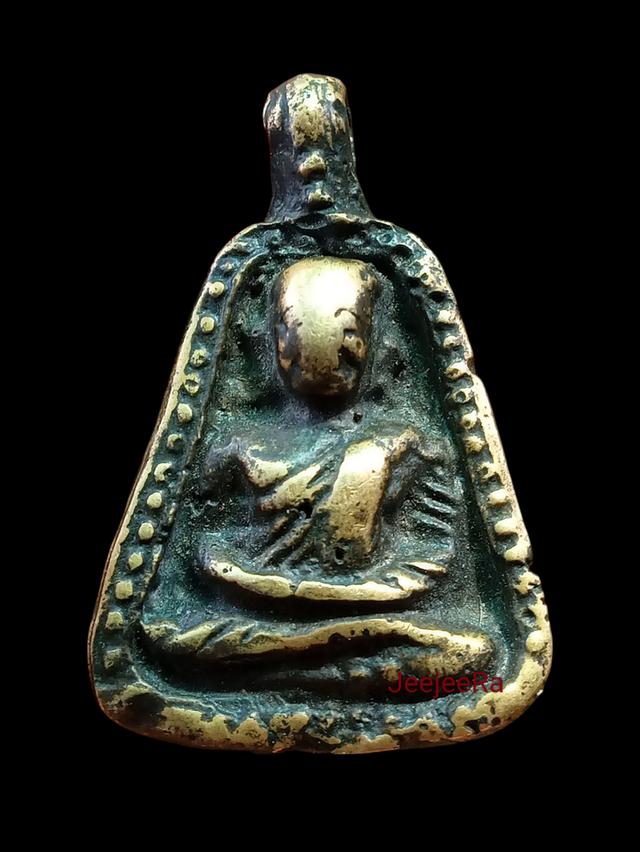 พระหลวงพ่อเงินวัดบางคลานจอบใหญ่หน้าเด้งๆกว่าจะได้มาสวยๆแบบนี้พึ่งผ่านมือคะ