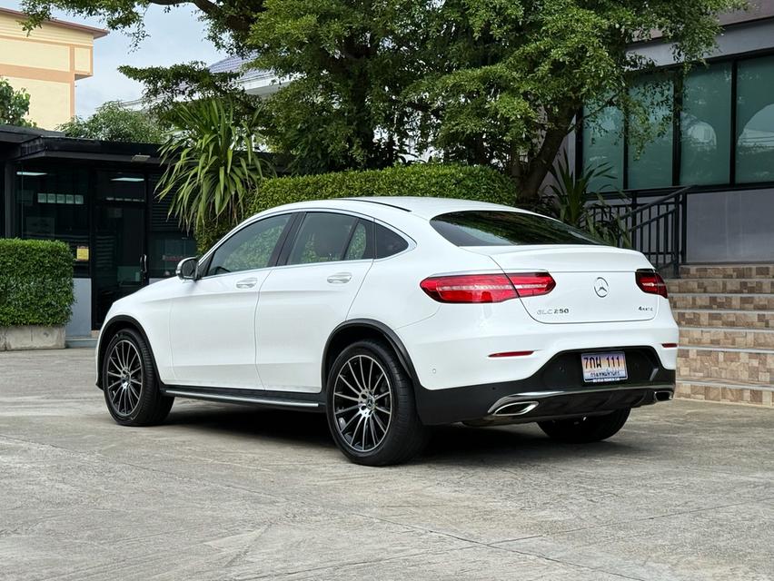 2020 BENZ GLC 250 COUPE AMG รถมือเดียวออกป้ายแดง รถวิ่งน้อย เข้าศูนย์ทุกระยะ รถไม่เคยมีอุบัติเหตุครับ 6