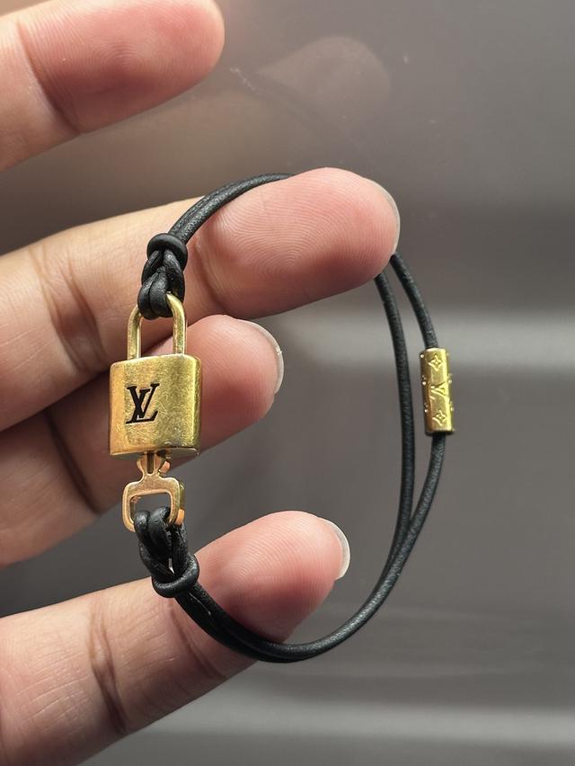 Louis vuitton padlock size17cm