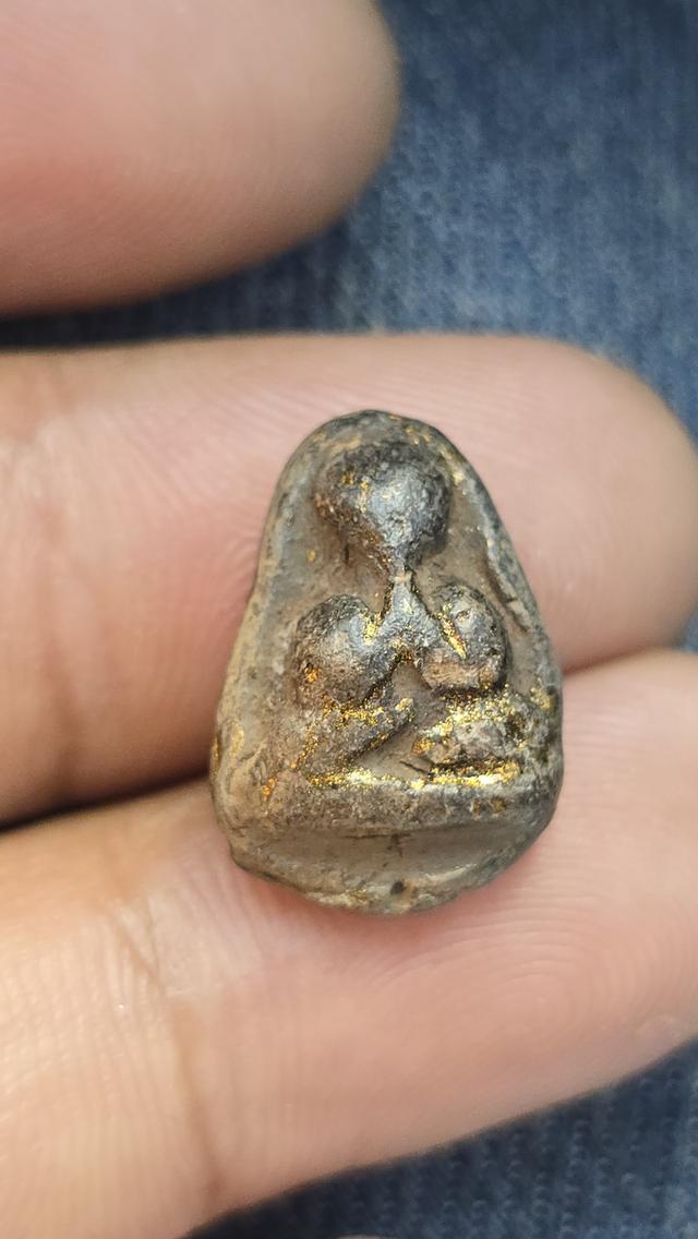 พระปิดตาเนื้อผงคลุกรัก 3