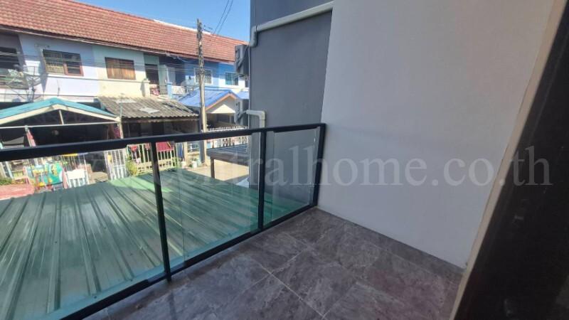 ทาวน์โฮม ฉัตรไพลิน ลาดหลุมแก้ว รีโนเวท พร้อมอยู่ ราคาถูก 12