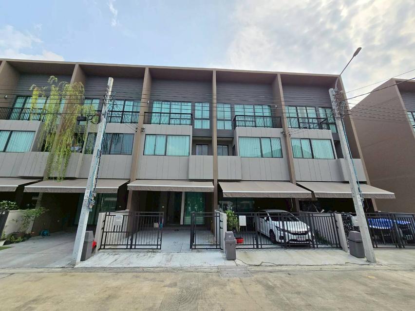 ให้เช่า ทาวน์โฮม 3 ชั้น หมู่บ้านกลางเมือง ลาดพร้าว-เสรีไทย ซอยเสรีไทย 52 ถนนเสรีไทย แขวงคันนายาว เขตคันนายาว กรุงเทพมหานคร 1