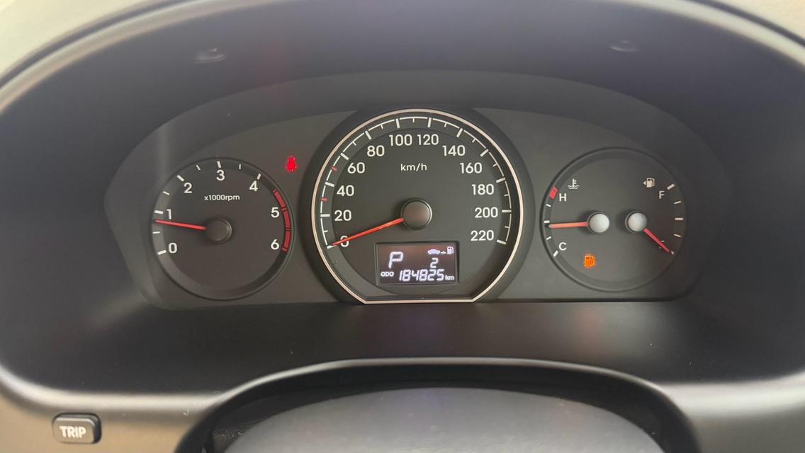 2019 HYUNDAI H1 TOURING สีเทา เลขไมล์ 184,XXX KM    เครื่องดีเชลล้วน เซอร์วิสศูนย์ ทุกระยะ ชัดเจนสุด บันไดไฟฟ้า  จอแอนดรอย โฉมใหม่แล้ว รถสวย เดิม รูปที่ 4