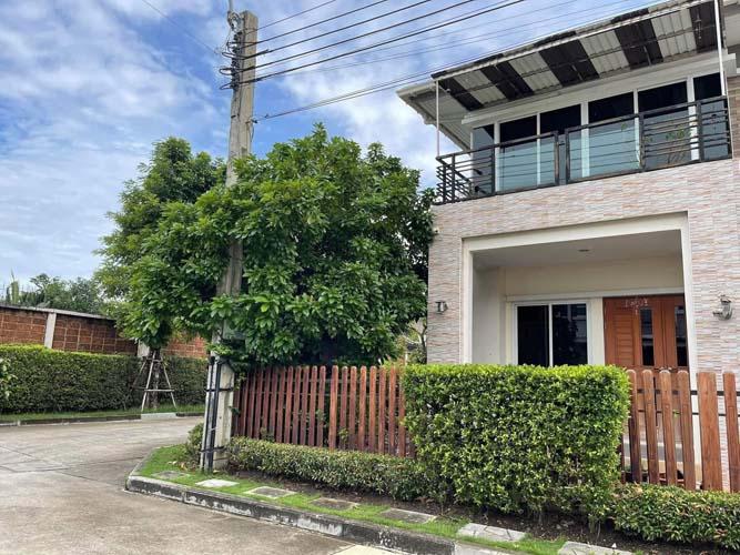 H-103 : บ้านหลังมุม 64 ตร.วา ม.บางกอก บูเลอวาร์ด เทพารักษ์-วงแหวน ขายต่ำกว่าประเมิน กู้ได้เกิน มีส่วนต่าง 5