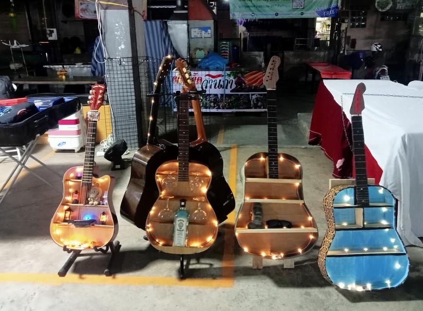 Guitar Shelf(ชั้นวางทำจากกีต้าร์ และเคสกีต้าร์)ของตกแต่ง,วางโมเดล ฯลฯ) 14