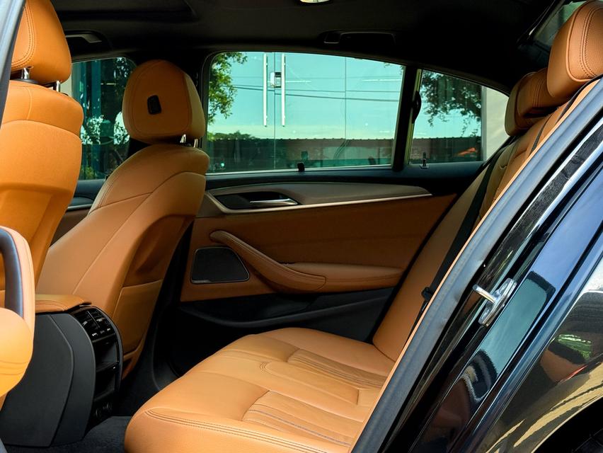 2019 BMW 530e MSPORT รถมือเดียวออกป้ายแดง รถวิ่งน้อยเพียง 90,000 กม รถเข้าศูนย์ตามระยะ ไม่เคยมีอุบัติเหตุครับ 14