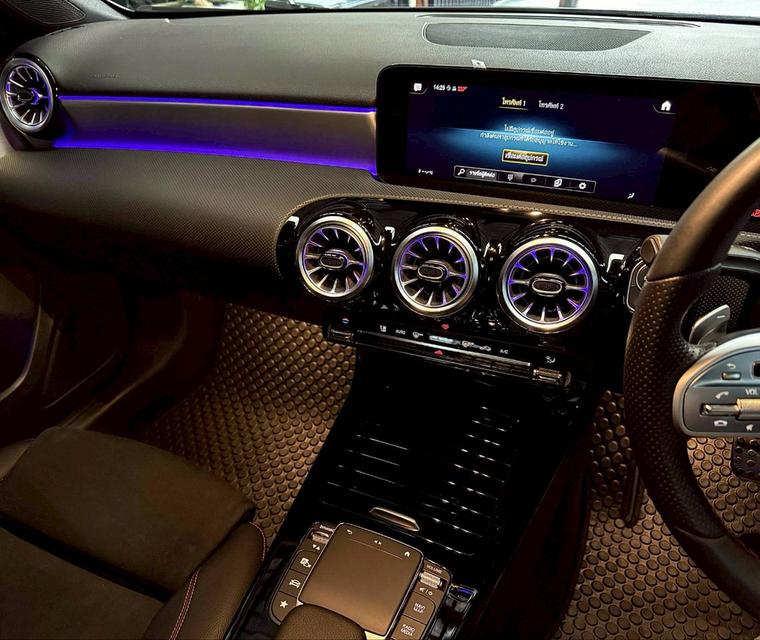 Mercedes Benz A200 AMG Dynamic ปี 2021 9