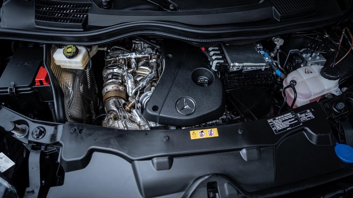 Mercedes-Benz V300d Exclusive 2025 สีดำ มือเดียว สภาพดีสุดไมล์น้อยมาก Warranty Benz เหลือถึง 30042028 รูปที่ 20