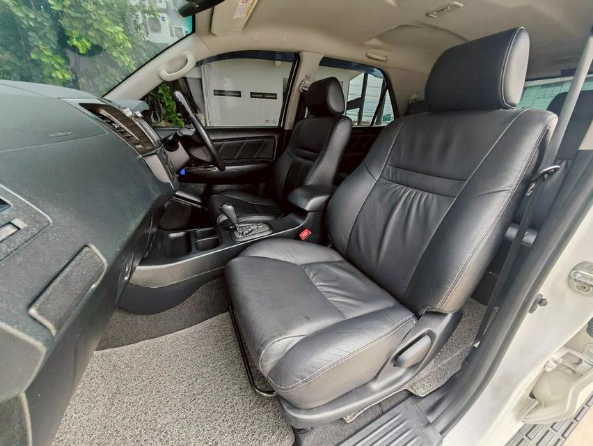 TOYOTA FORTUNER 2.7V 9