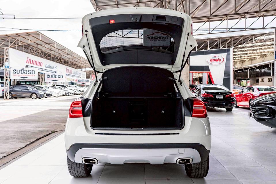 รหัสรถ NP1673 รุ่นรถ : BENZ GLA200ปีรถ : 2015 8