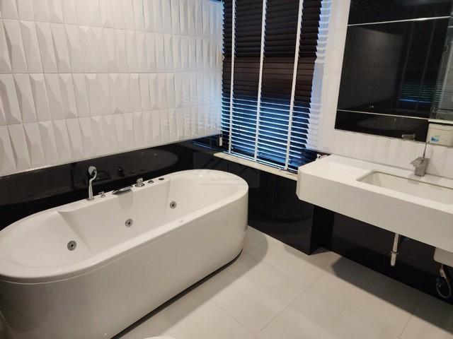 ให้เช่าบ้านเดี่ยว 3 ชั้น 430 ตรม 5 นอน หมู่บ้าน The Gallery House Pattern เฟส3 มีพื้นที่ส่วนกลาง ใกล้ 5 แยกลาดพร้าว ใกล้ 6