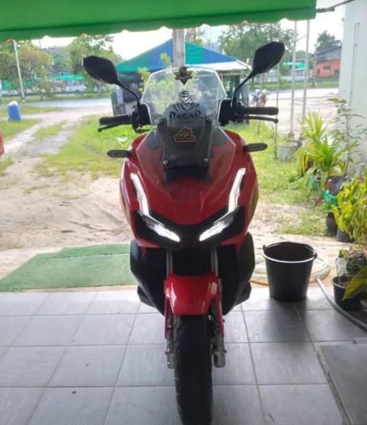 Honda ADV150 สีแดง 3