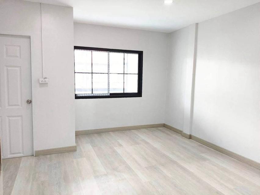 หมู่บ้านมิตรประชา  คลองถนน ใกล้เซ็นทรัลเวสเกต ทาวน์เฮาส์ 2 ชั้น  ตกแต่งใหม่ ติดถนนกาญจนาภิเษก 17