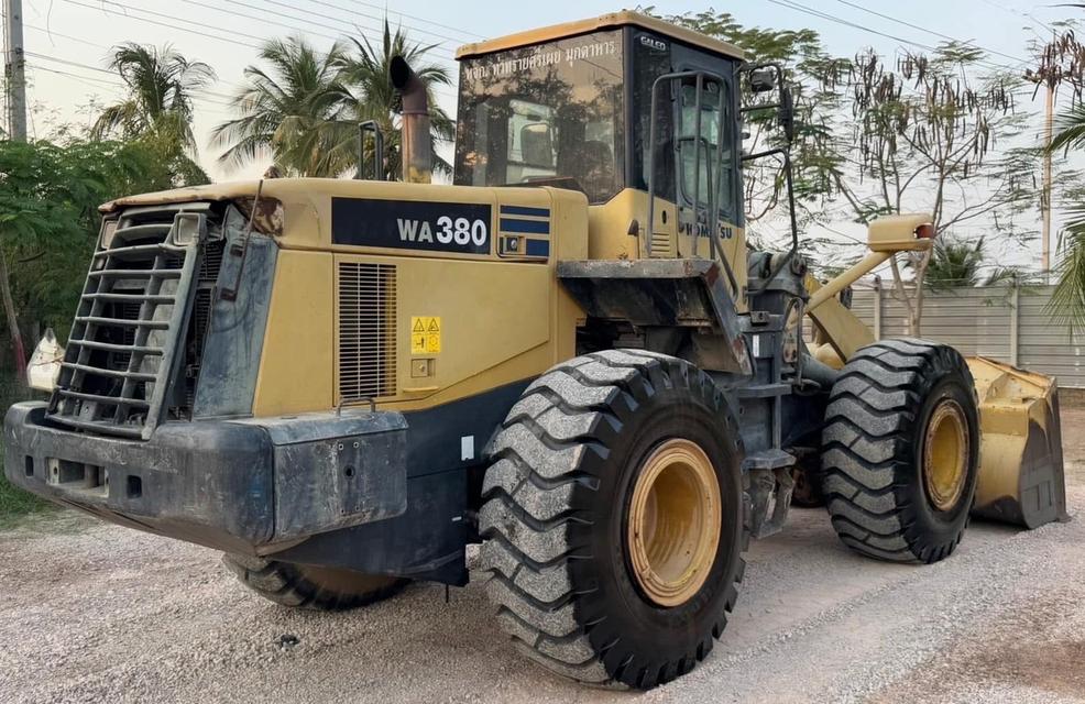 รถตักมือ 2 ยี่ห้อ KOMATSU  3