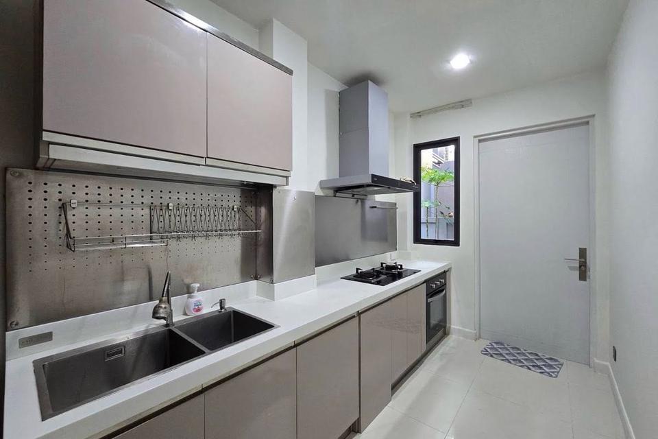 ให้เช่าบ้านหรู The Gentry พัฒนาการ 2บ้านเดี่ยว 3 ชั้น สไตล์ Luxury Villa พร้อมเฟอร์นิเจอร์ครบ ใกล้ Clubhouse เพียง 5 กม. ถึงทองหล่อ 9