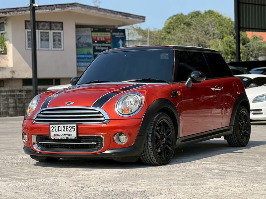 ปี 2011 MlNl COOPER 1.6 R56 Look 2 Hatchbackสีส้ม-ดำ เกียร์ออโต้ เบนซินล้วน