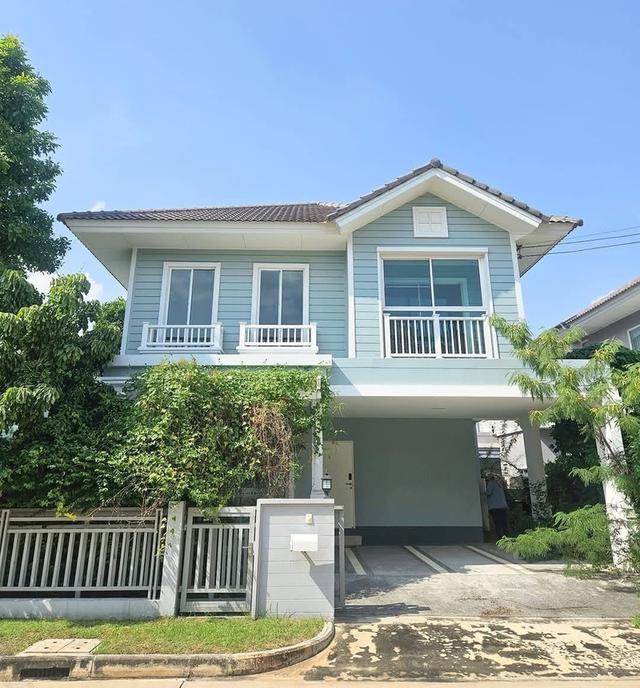 บ้านเดี่ยว 2 ชั้น "Burasiri Panya Indra รามอินทรา " มาพร้อมครัวบิวท์อินและระบบระบายอากาศพลังงานโซลาร์เซลล์