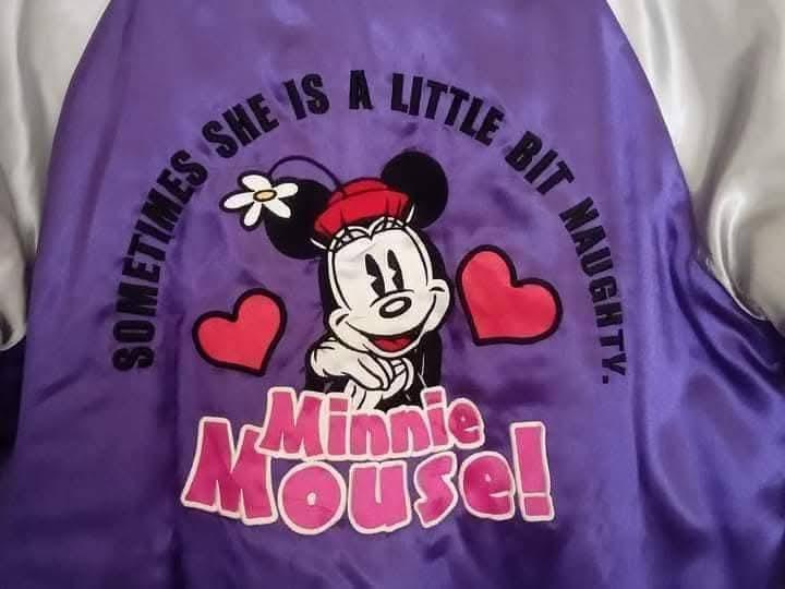 DISNEY เสื้อคลุมเนื้อผ้าเนียนเงา งานปักลายหน้า/หลัง+แนวแขนทั้งสองข้าง สภาพดี ไม่มีตำหนิเปื้อนขาด รูปที่ 2