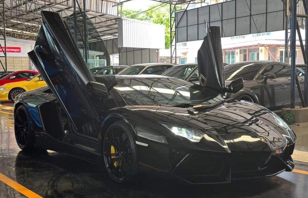 Lamborghini Aventador LP700-4 สีดำ 3