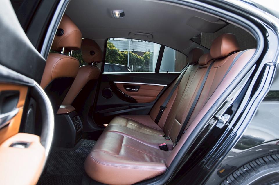 BMW 320d Luxury ปี 2017 ไมล์ 19x,xxx 15