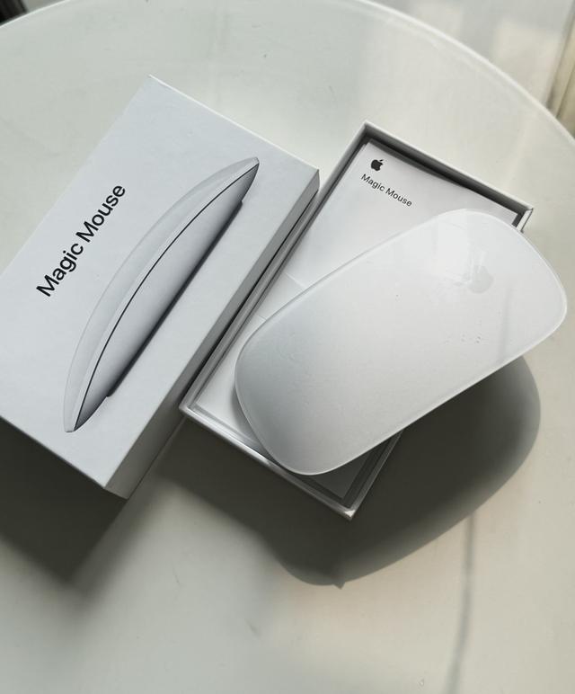 Apple Magic Mouse แท้ สีขาว ใช้ 2 ครั้ง สภาพ 99% กล่องครบ รุ่น Lightning รูปที่ 1