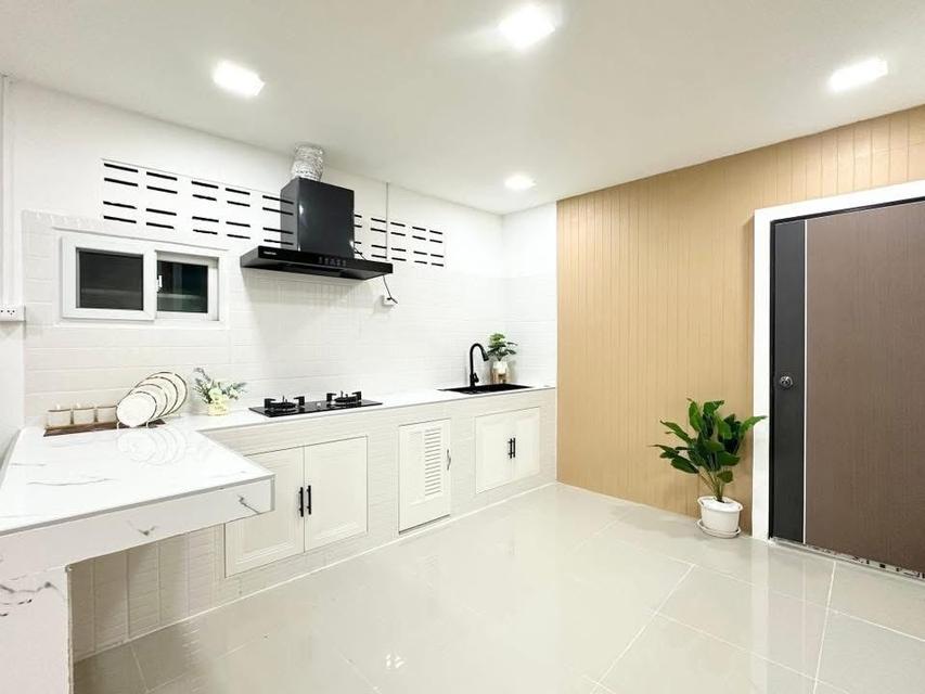 บ้านเดี่ยวพร้อมอยู่-พร้อมปล่อยเช่า ซื้อแล้วรับค่าเช่าได้เลย ทำเลดี 50 ตรว. 4 นอน 3 น้ำ ใกล้ห้างสรรพสินค้า ใกล้โรงเรียน ใกล้โรงพยาบาล ติดถนนเส้นหลัก 6