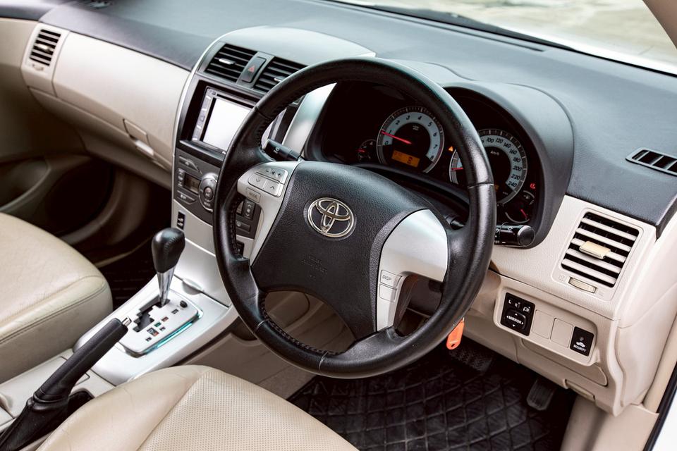 Toyota Altis 1.8G ปี 2011 เกียร์ออโต้ สีขาว สวยสภาพดี 16