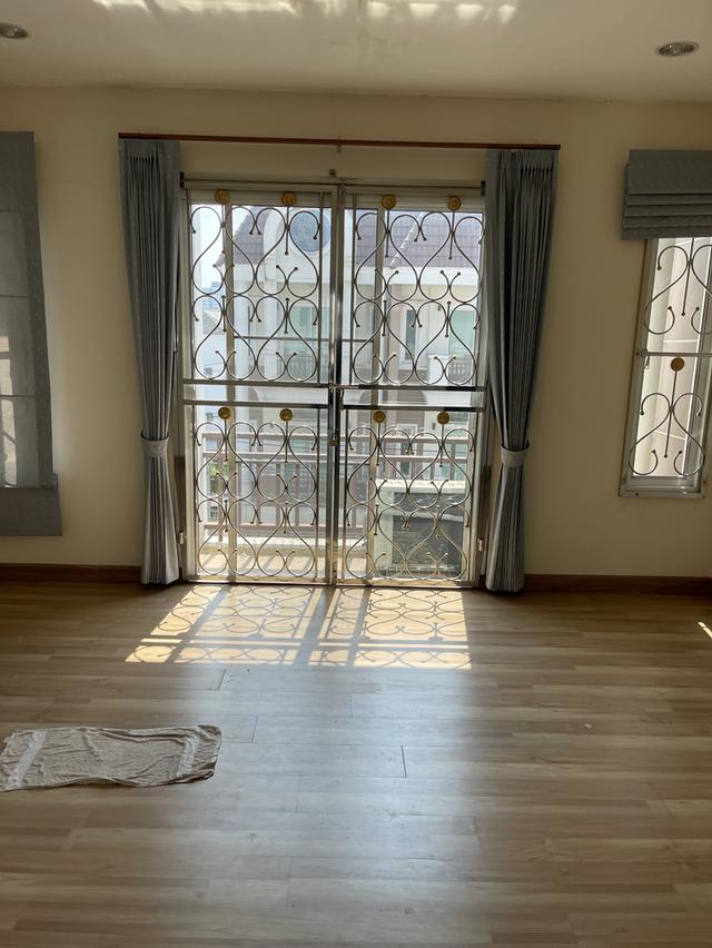 ทาวน์โฮม พรีเมี่ยมเพลส นวมินทร์ 4