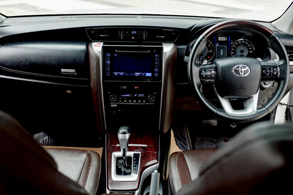 Toyota Fortuner 2.4V ปี19จด21 12
