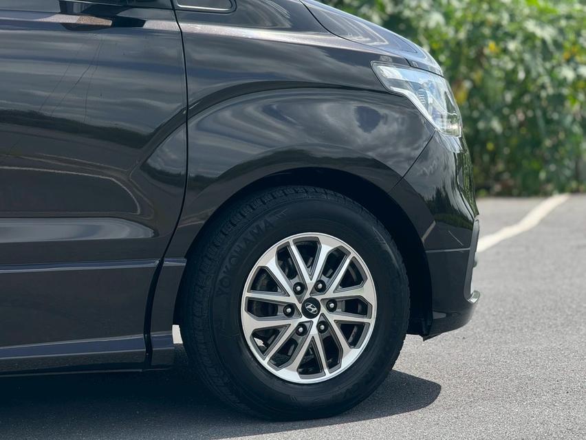 Hyundai H1 2.5 Elite (Minorchange) 2019 สีน้ำตาล ออโต้