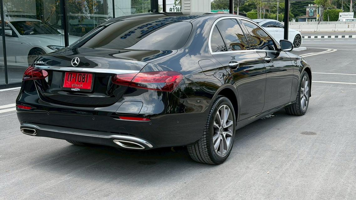 Mercedes-Benz E300e Avantgarde Facelift 2024 สีดำ มีไฟแนนซ์เหลือเปลี่ยนสัญญาผ่อนต่อได้ไม่ต้องใช้เงินออกรถ รูปย่อยที่ 4