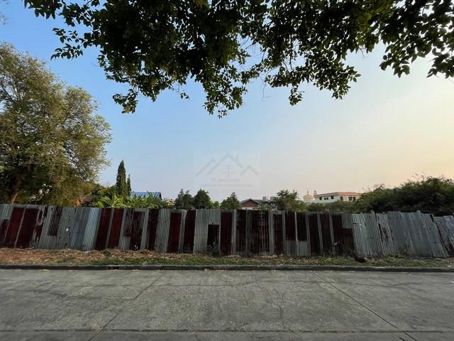 ขายที่ดินเปล่า 296 ตารางวา ซอยหมู่บ้านเสรีวิลล่า ศรีนครินทร์ 55 ใกล้ถนนศรีนครินทร์ และสวนหลวง ร.9 หลังห้างพาราไดซ์ 8