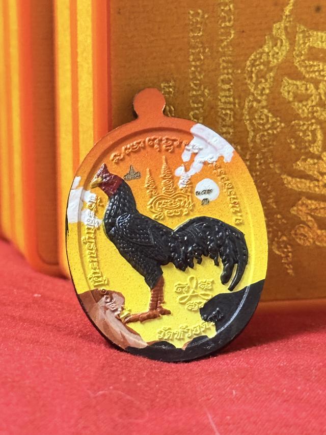 เหรียญหลวงพ่อพัฒน์ รุ่นชนะจนปลดหนี้168 ปี2566 เพ้นเต็มระบบ นวะ เลข3 กรุณาอ่านรายละเอียด 2