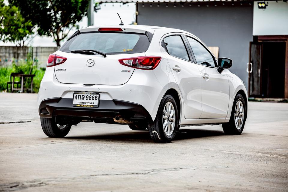 Mazda 2 1.5 XD Sport ดีเซล ปี 2015 สีขาว มือเดียวป้ายแดง 6