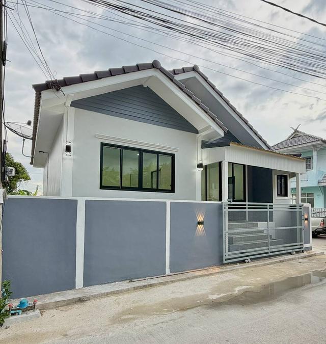หมู่บ้านพบทอง ซอยวัดลาดปลาดุก บ้านเดี่ยวชั้นเดียว หลังมุมถนนเมน ตกแต่งใหม่พร้อมอยู่ 2